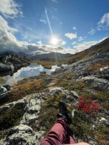 NordNorge i solskinn alene på fjellet